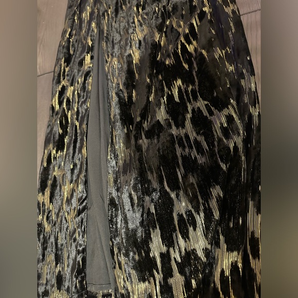 BCBGMaxAzria Jaxon One-shoulder Black/Gold Velvet Evening Dress sz 6 (Like New!) - Picture 11 of 16